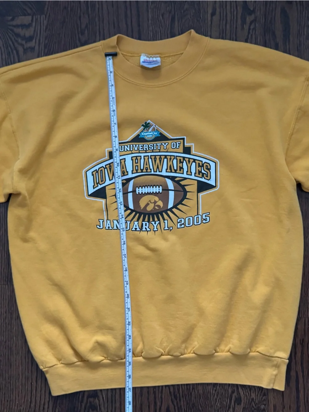 Vintage 2005 University of Iowa Hawkeyes Capital One Bowl Crewneck Sweatshirt L